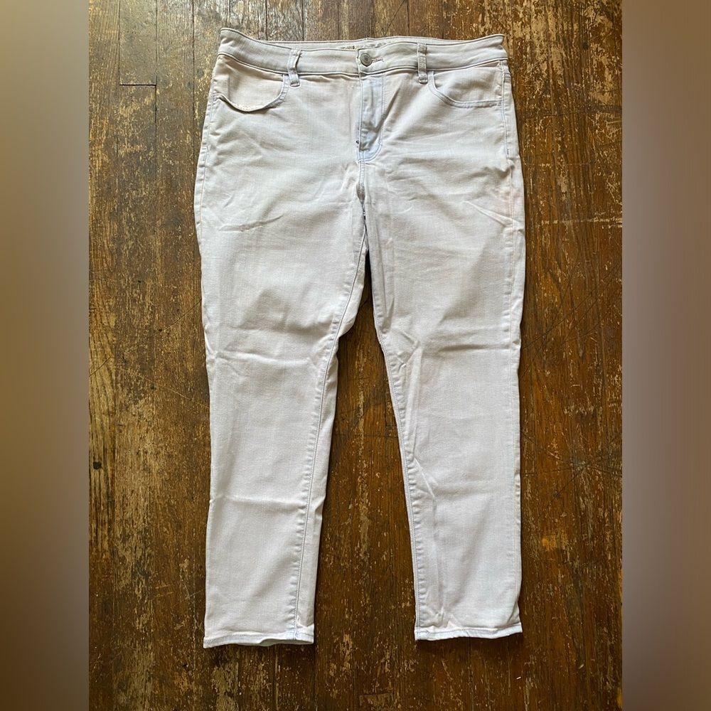 American Eagle Outfitters Lite Pink Straight Leg Stretchy Jeans Size 18